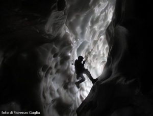 Vuoto e Ghiaccio – Speleologia e scienza nelle grotte glaciali italiane